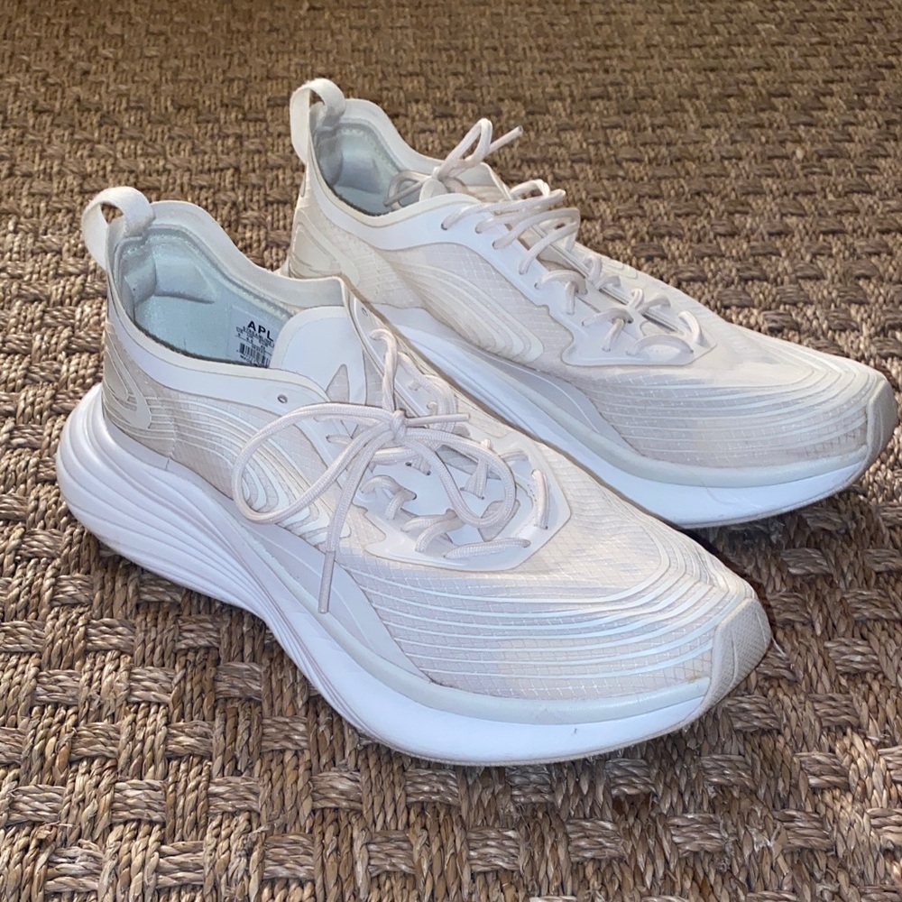 APL Womens Streamline Women’s White Athletic Sneakers sz 9 - read description